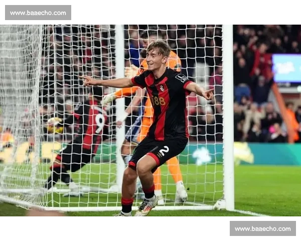 德比赢球!赫伊森父子鸣笛与皇马球迷共庆 德比赢球!赫伊森父子鸣笛与皇马球迷共庆